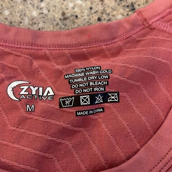 ZYIA ACTIVE Chevron Pink Poppy Copper Infused Short Sleeve Stretch Tee - Picture 3 of 11